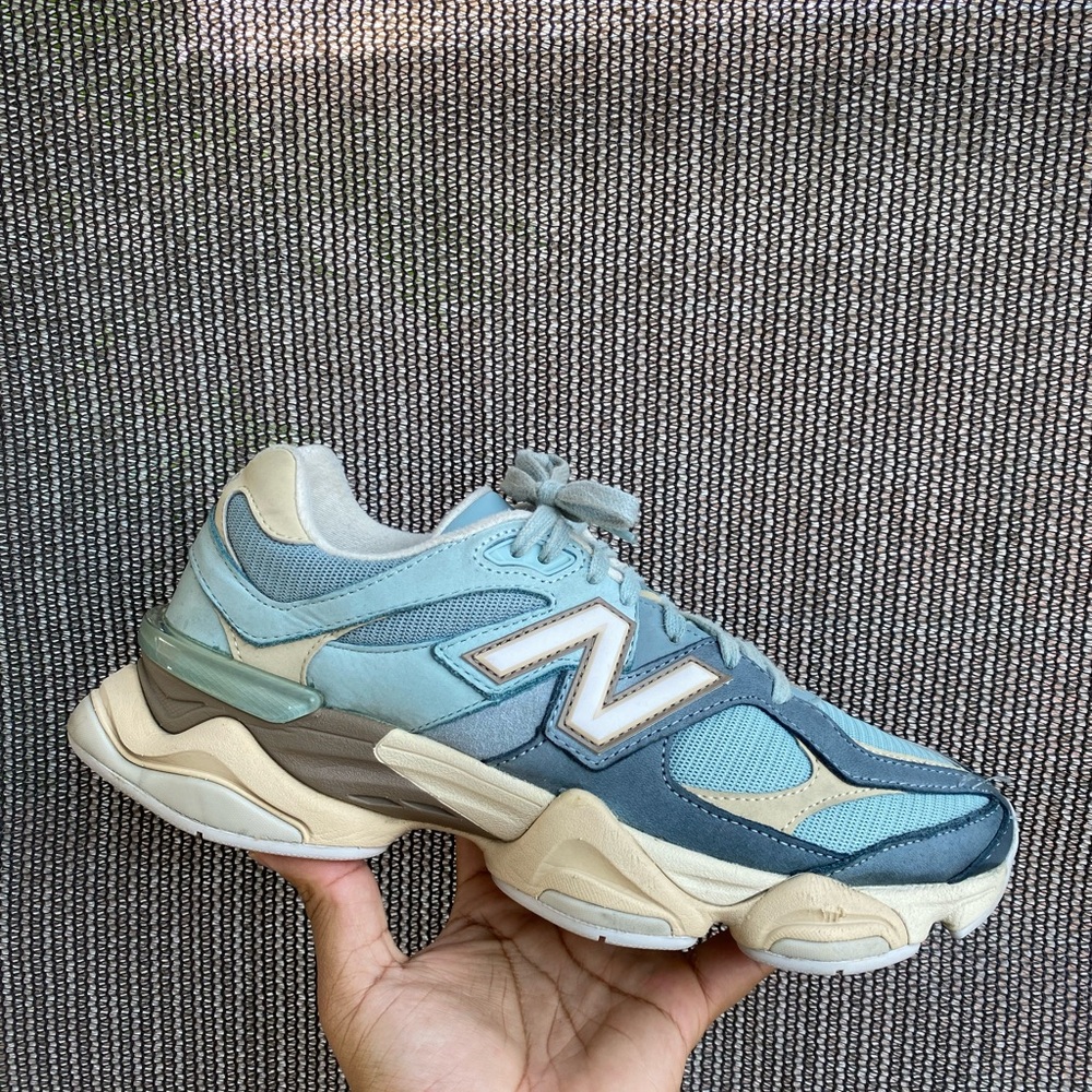 New Balance Men's Blue Teal and Beige Sneakers